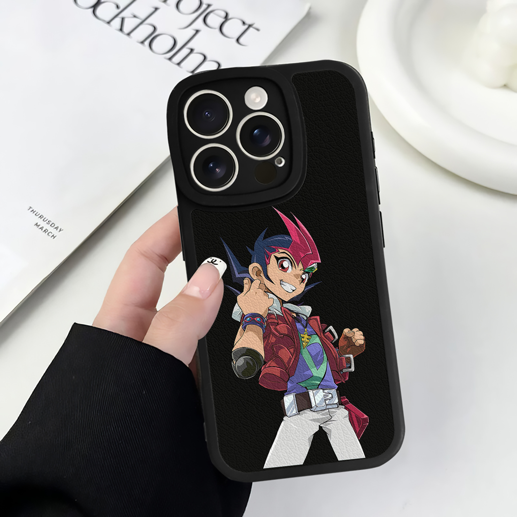 遊☆戯☆王 Yu-Gi-Oh! 【iPhone 16シリーズ対応】シリコンスマホケース（レザー調） 材質：シリコン